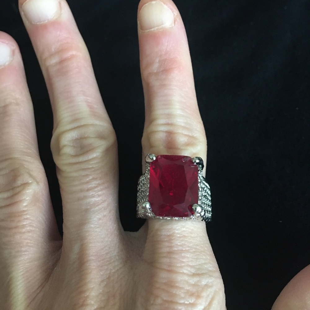 Large Red Rhinestone Cocktail Ring Size 7 - Picture 2 of 8